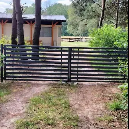 Uroczy Letniskowy W Otoczeniu Przyrody